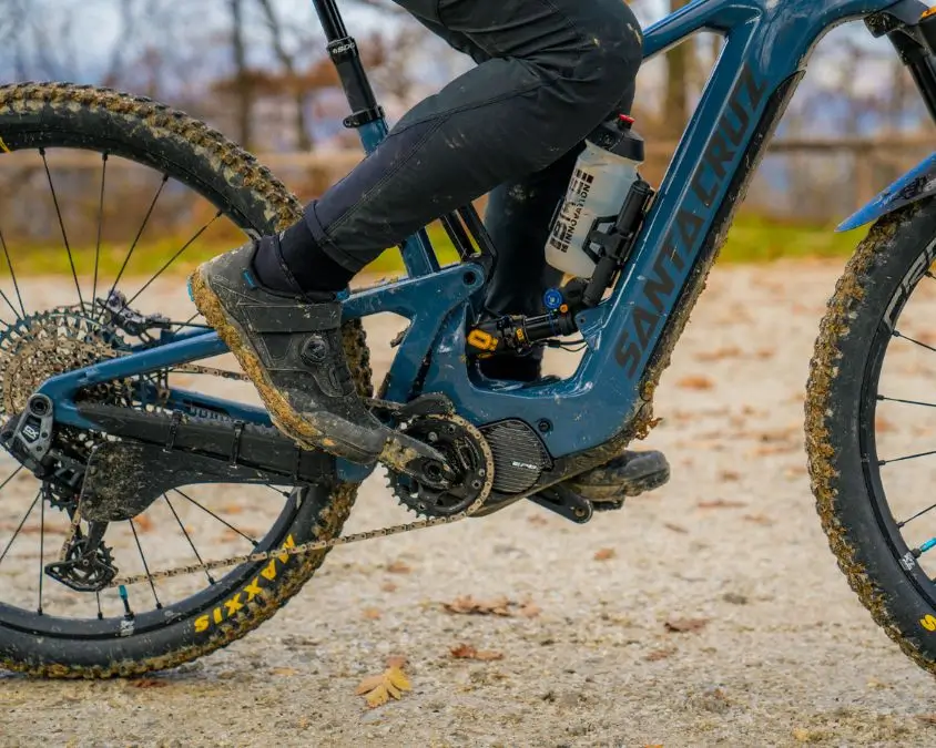 Pedalata in mountain bike