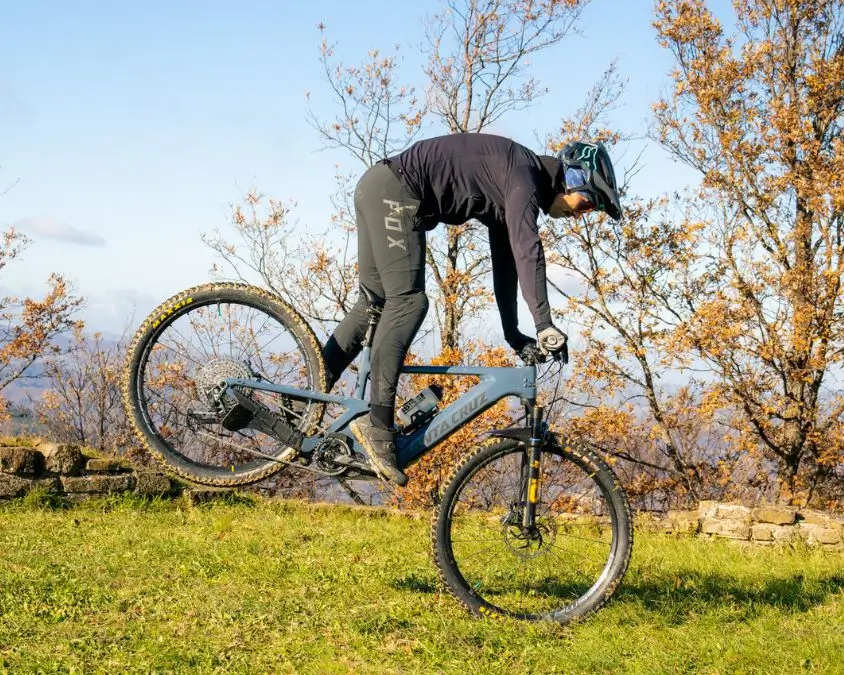 nose press in mountain bike